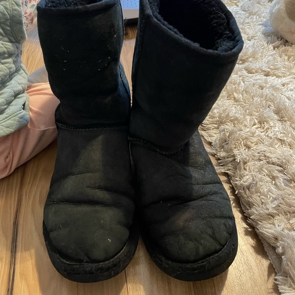 Used Ugg boots - Picture 2 of 3